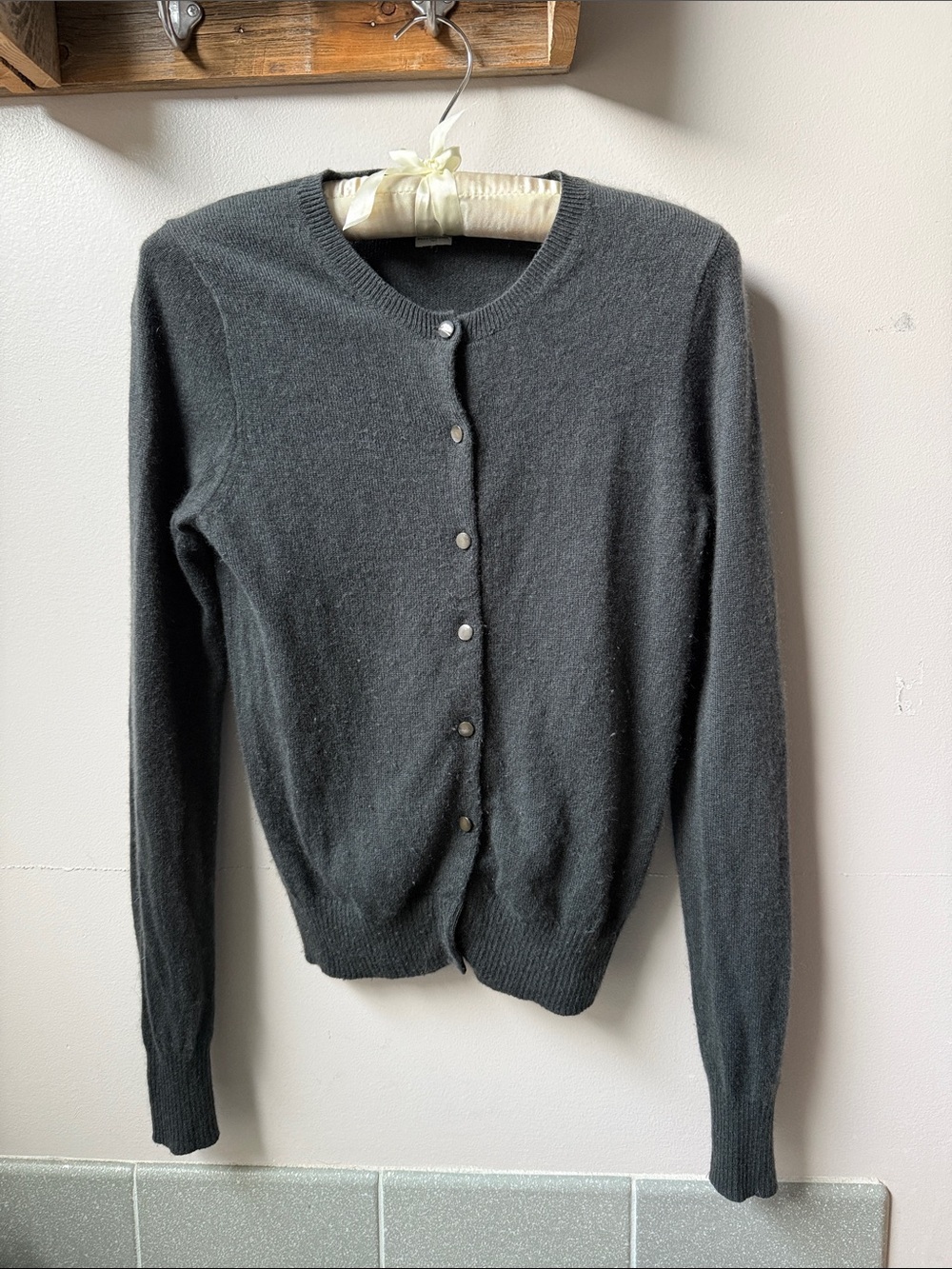 J.Crew 100% Cashmere Cardigan Charcoal Gray Crewneck Button Front ( Extra) Small